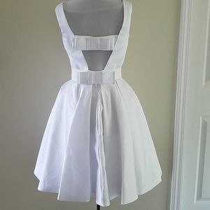 White dress (wedding, white party, prom)